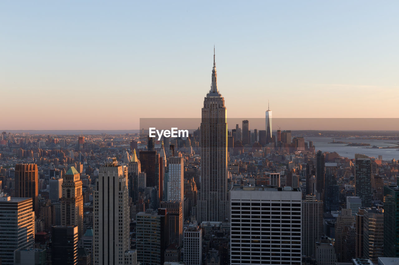 New york skyline at sunset 