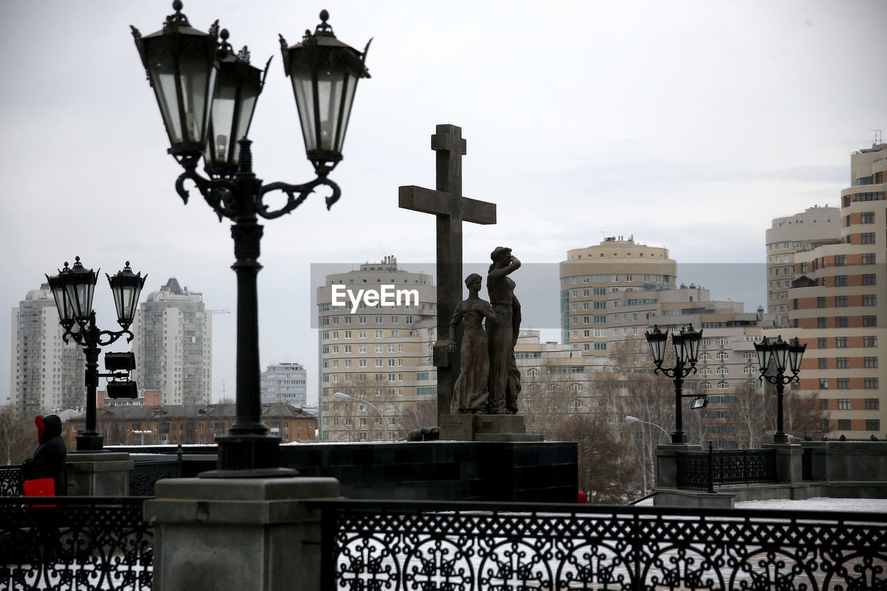 STATUE OF STREET LIGHT AGAINST SKY