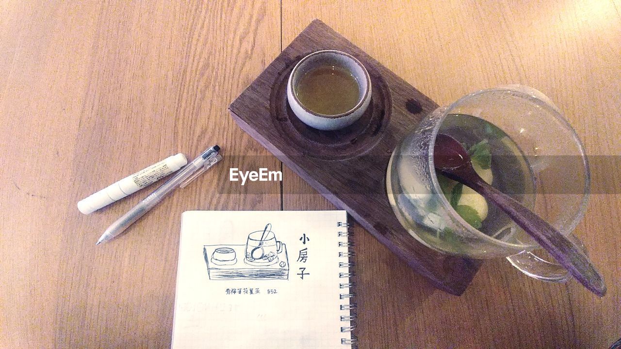 CLOSE-UP OF DRINK ON TABLE