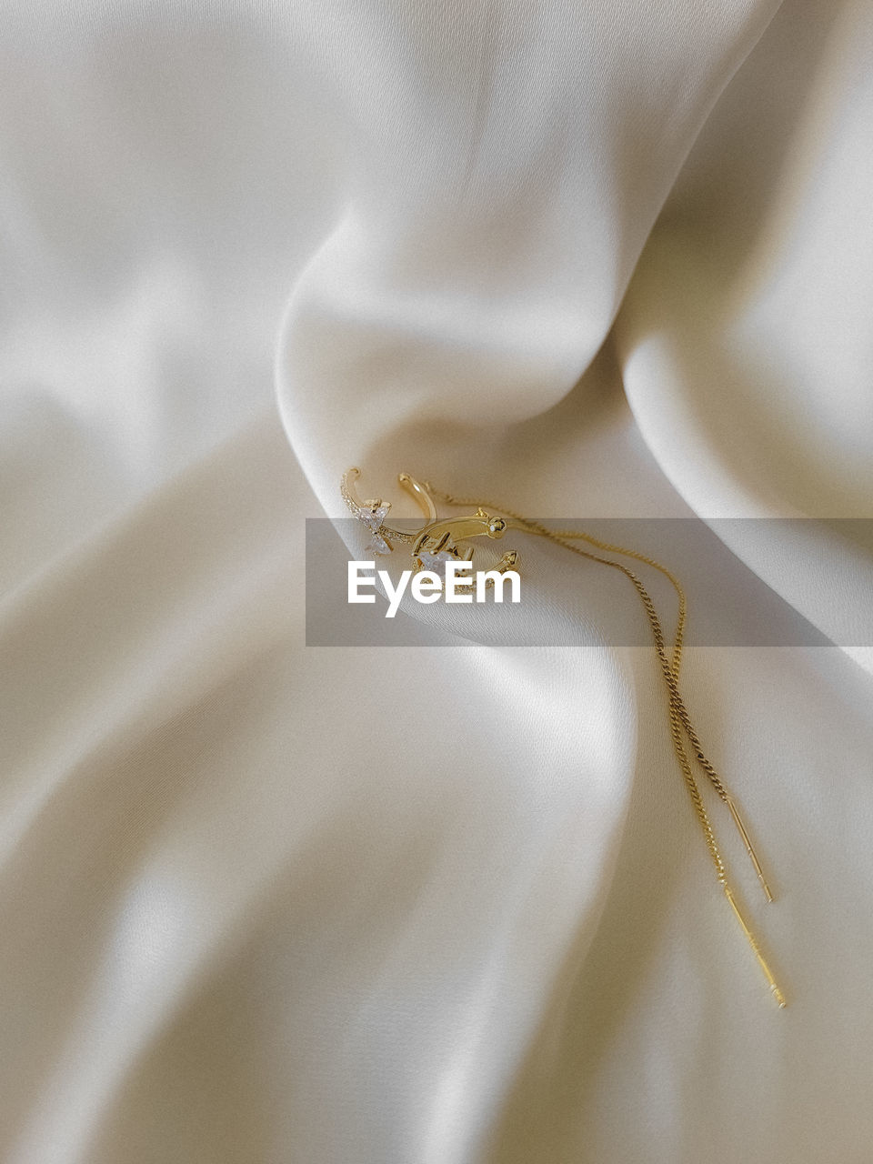white, yellow, close-up, no people, animal, animal themes, fashion accessory, wedding, wealth, luxury, indoors, petal, one animal, textile, jewellery, animal wildlife, macro photography, jewelry, gold, silk, satin, love, event, full frame, wildlife
