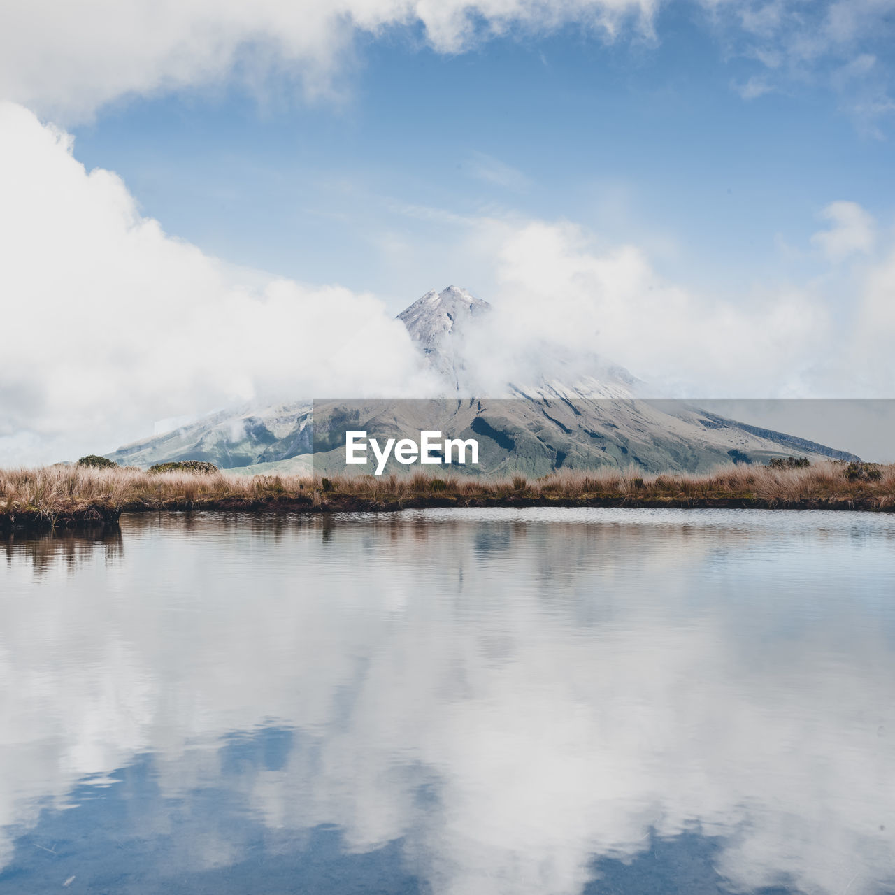 View of mount taranaki from mirror lake lookout in a misty day. new zealand.