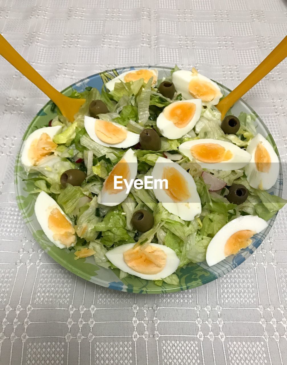 HIGH ANGLE VIEW OF BREAKFAST ON TABLE