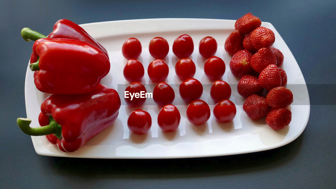 HIGH ANGLE VIEW OF DESSERT ON PLATE