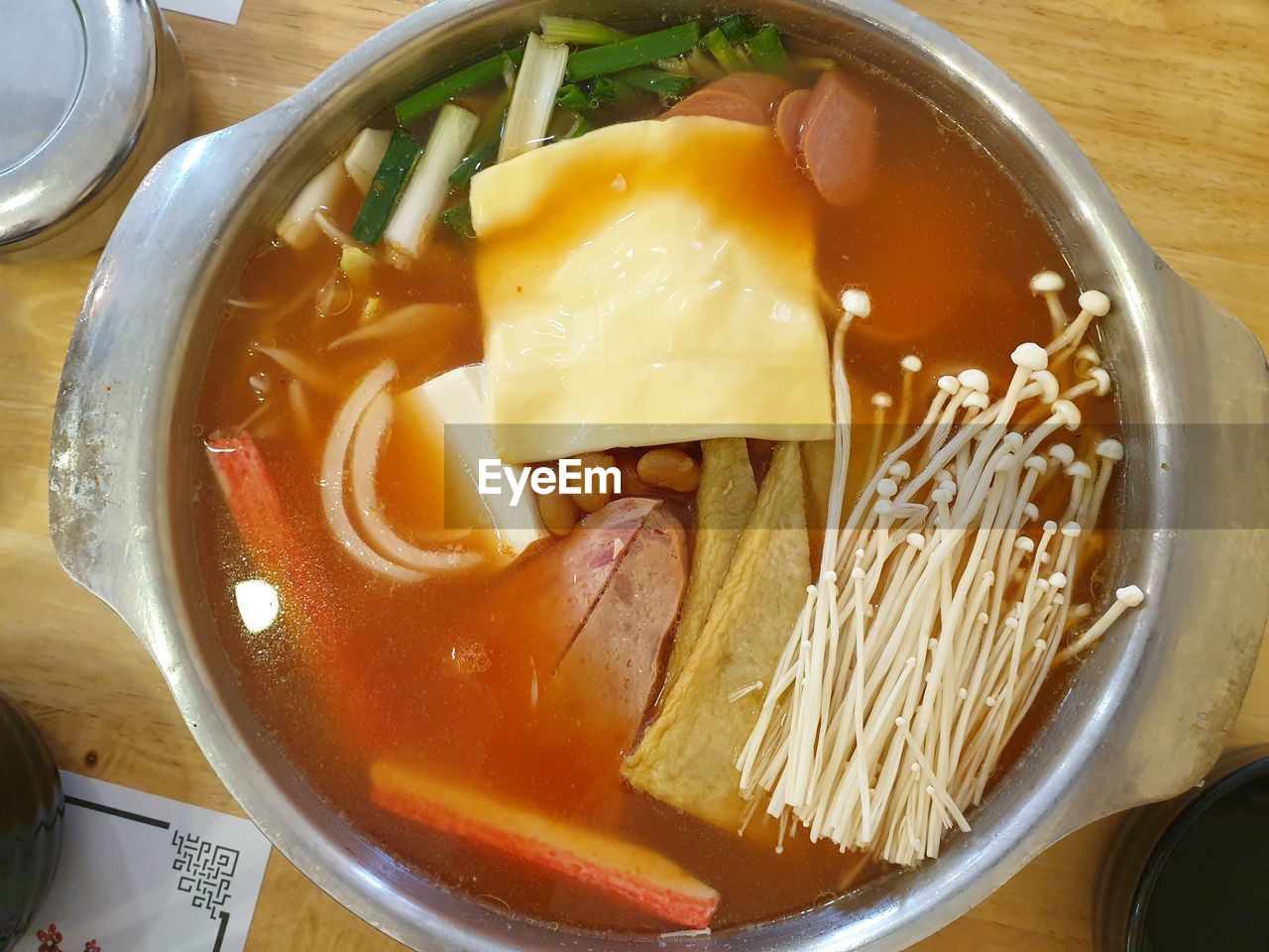 HIGH ANGLE VIEW OF SOUP IN CONTAINER