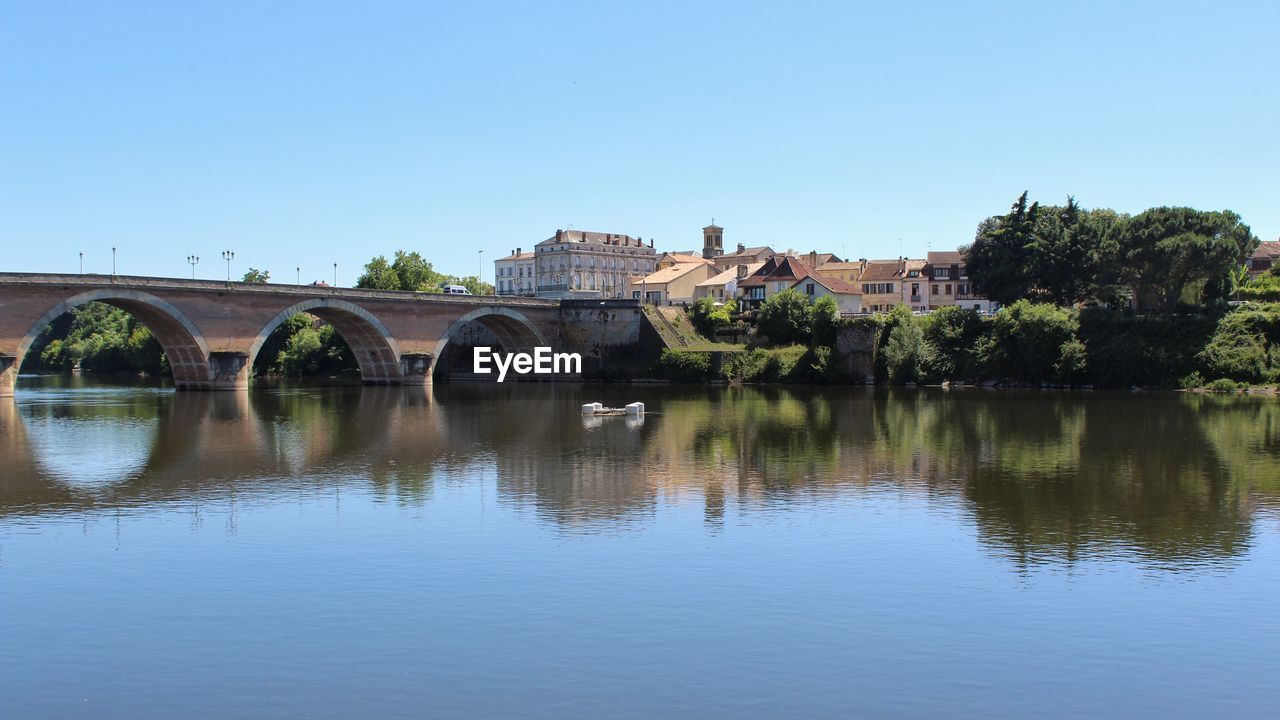 BRIDGE OVER RIVER AGAINST SKY