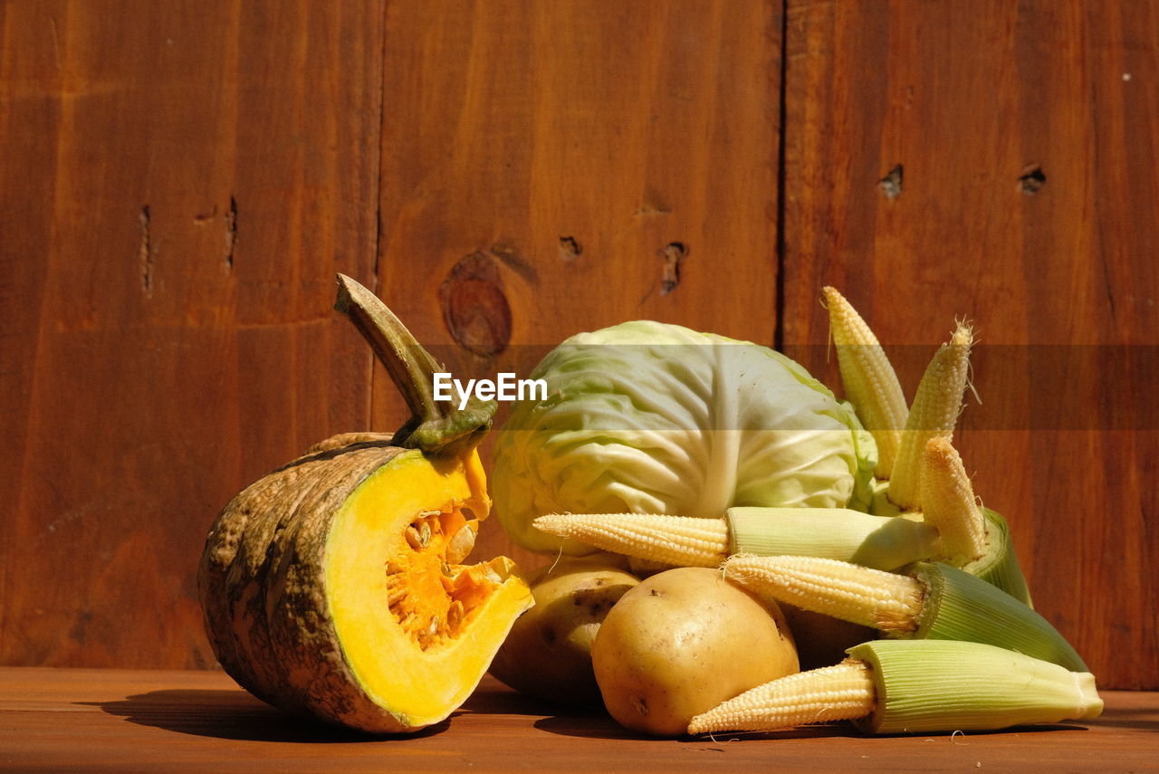 CLOSE-UP OF FRUITS ON WOOD