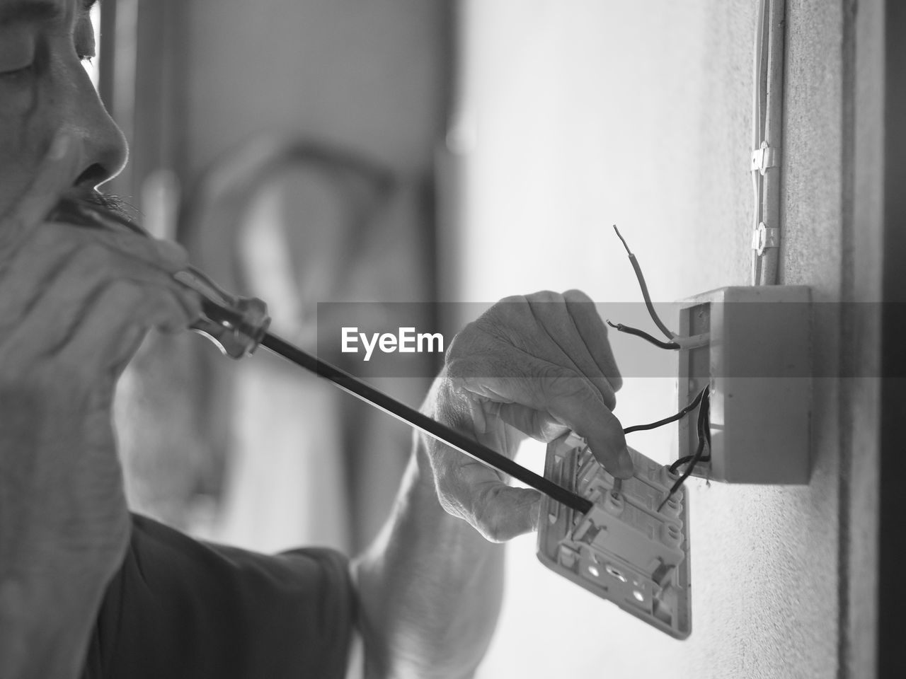 CLOSE-UP OF MAN WORKING WITH ARMS