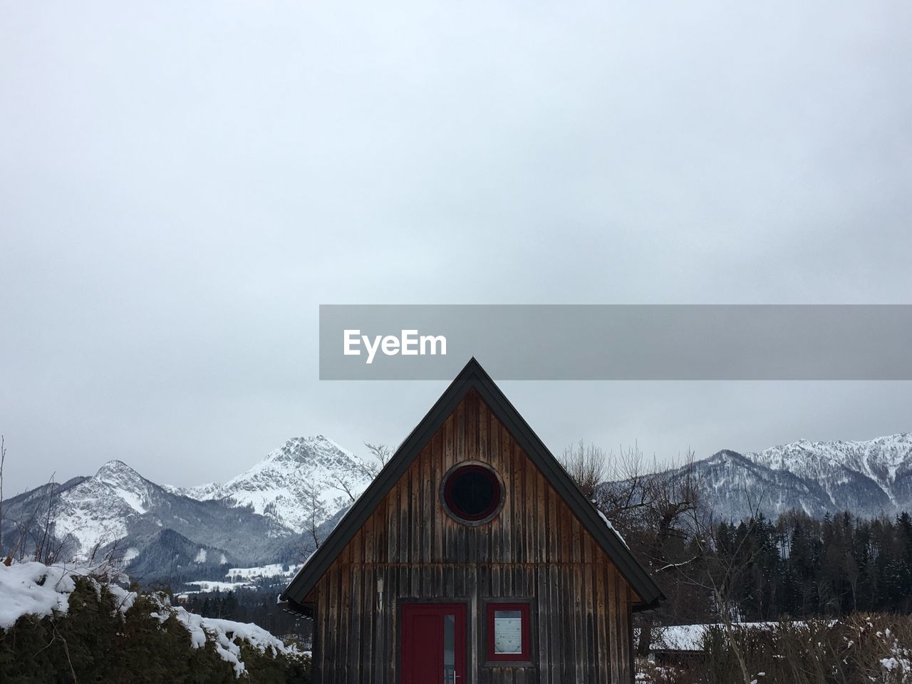 SNOWCAPPED MOUNTAINS AGAINST SKY