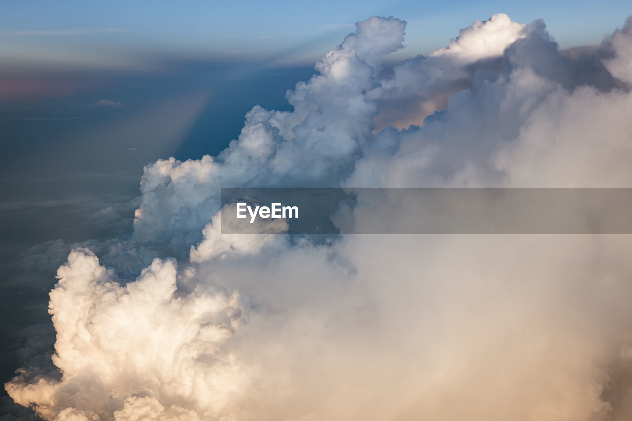 LOW ANGLE VIEW OF CLOUDSCAPE AGAINST SKY