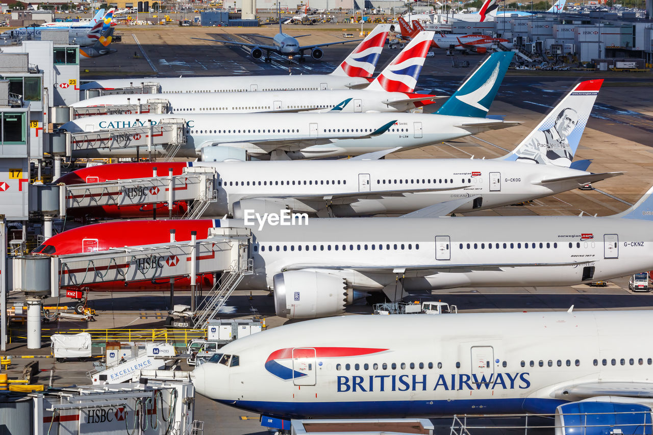 HIGH ANGLE VIEW OF AIRPLANE FLYING OVER BOATS