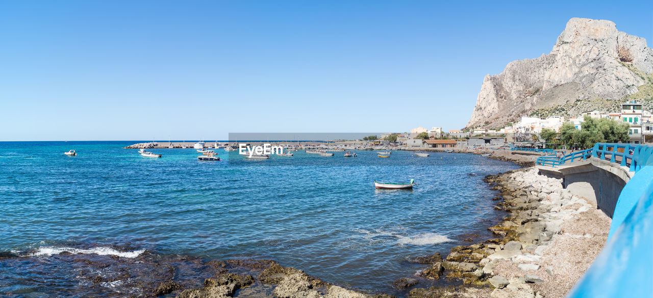 PANORAMIC VIEW OF SEA AGAINST CLEAR SKY