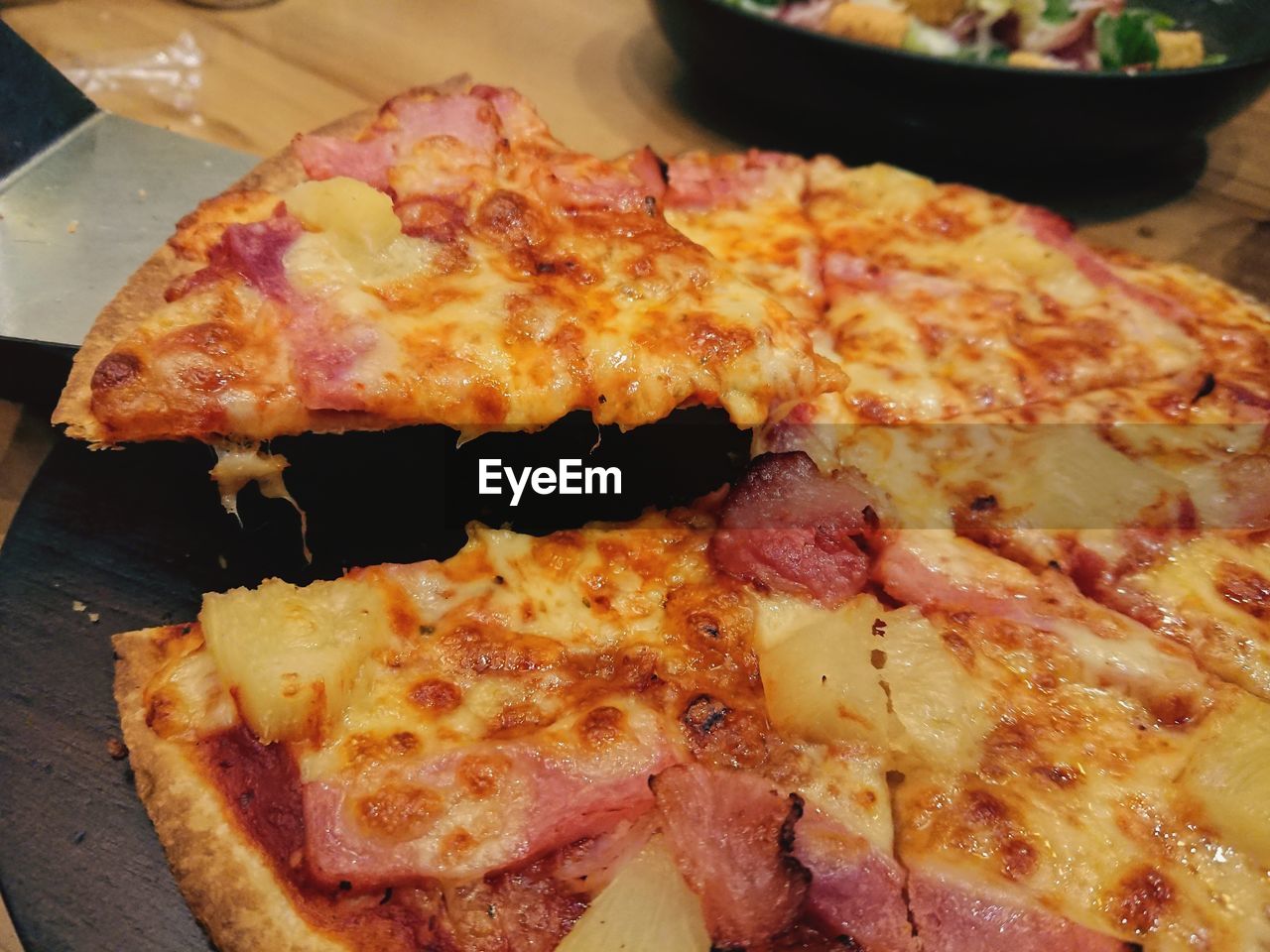 HIGH ANGLE VIEW OF PIZZA