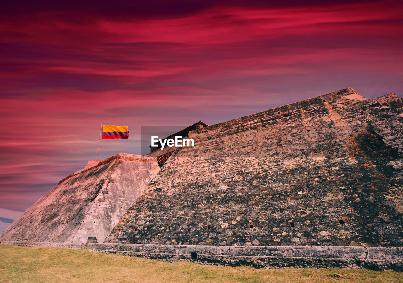 SCENIC VIEW OF MOUNTAINS AGAINST SKY AT SUNSET