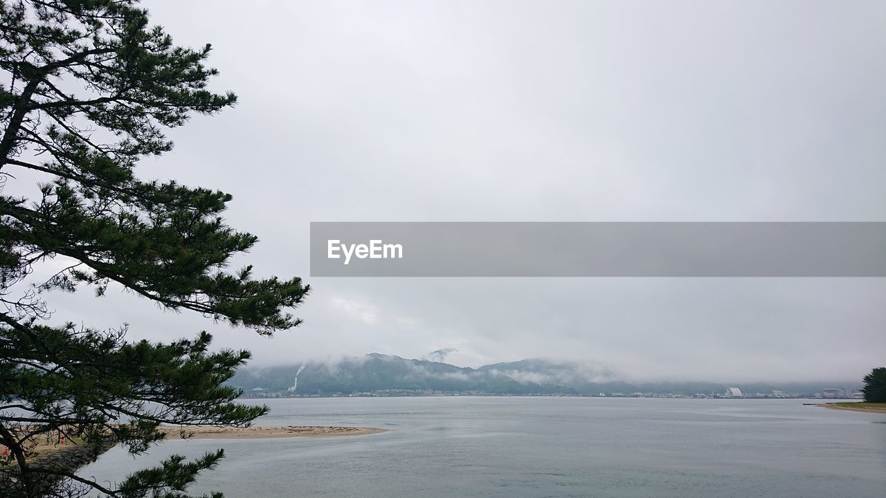 SCENIC VIEW OF SEA AGAINST SKY DURING FOG