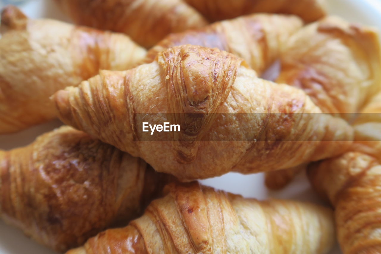 FULL FRAME SHOT OF BREAD ON DISPLAY