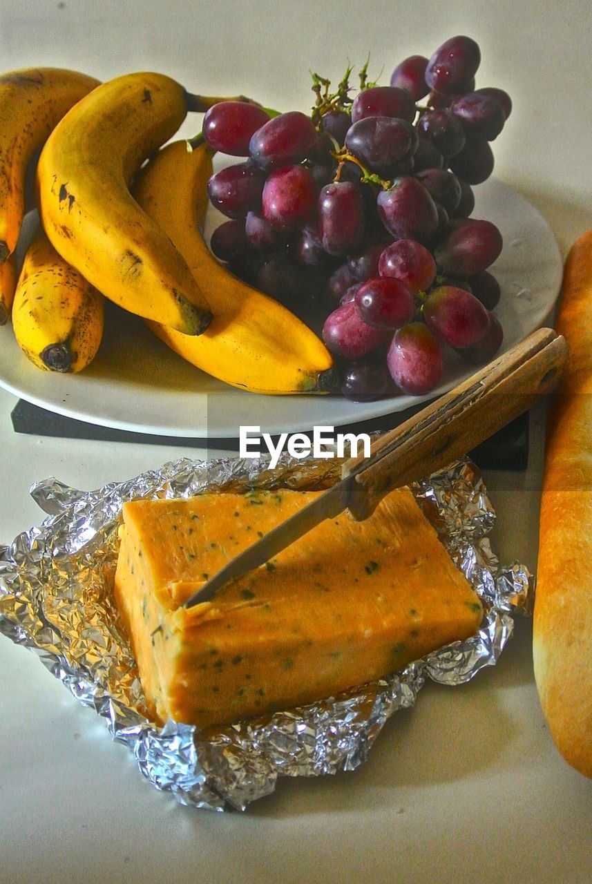 HIGH ANGLE VIEW OF FRUITS ON TABLE