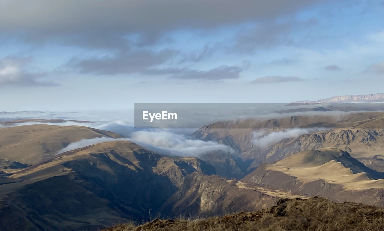 PANORAMIC VIEW OF SNOWCAPPED MOUNTAINS AGAINST SKY