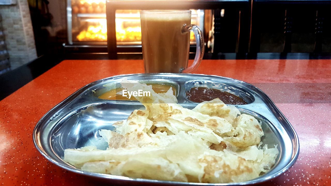 CLOSE-UP OF BREAKFAST IN BOWL