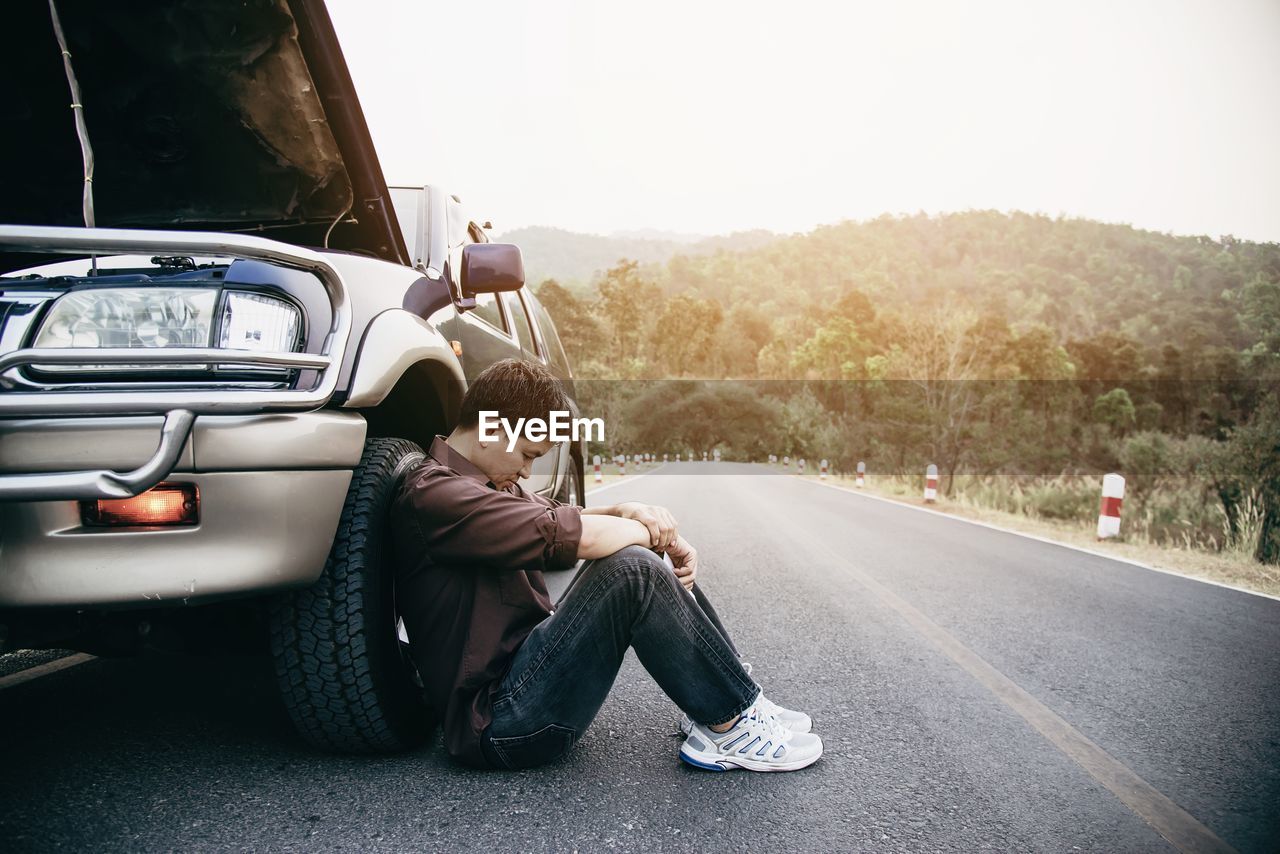 Man repairing car