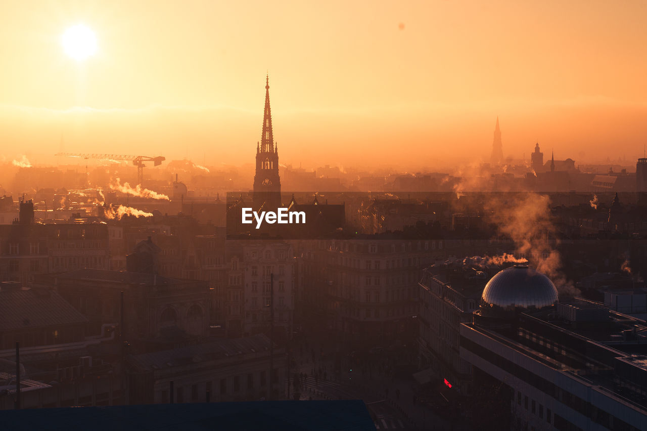 HIGH ANGLE VIEW OF BUILDINGS IN CITY