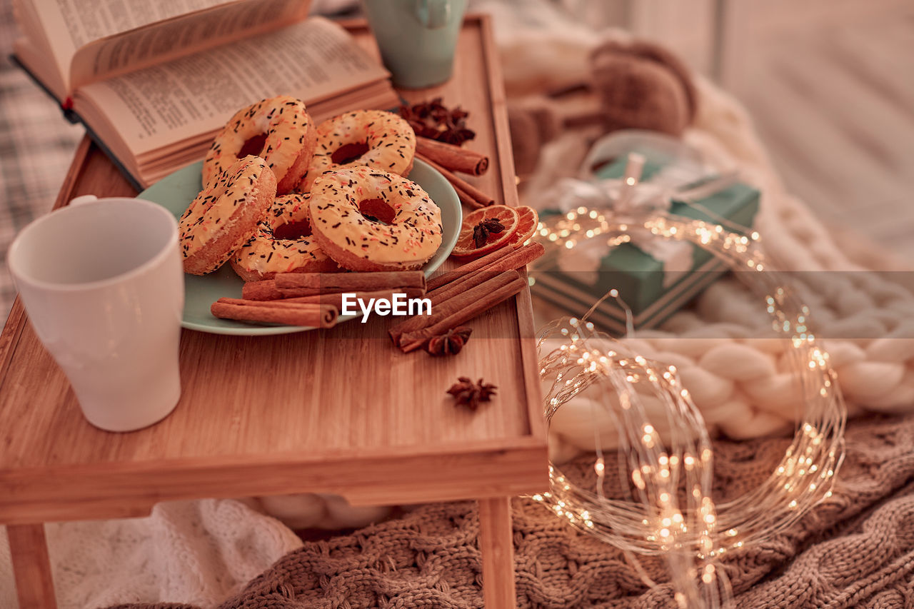 HIGH ANGLE VIEW OF COOKIES AND TABLE