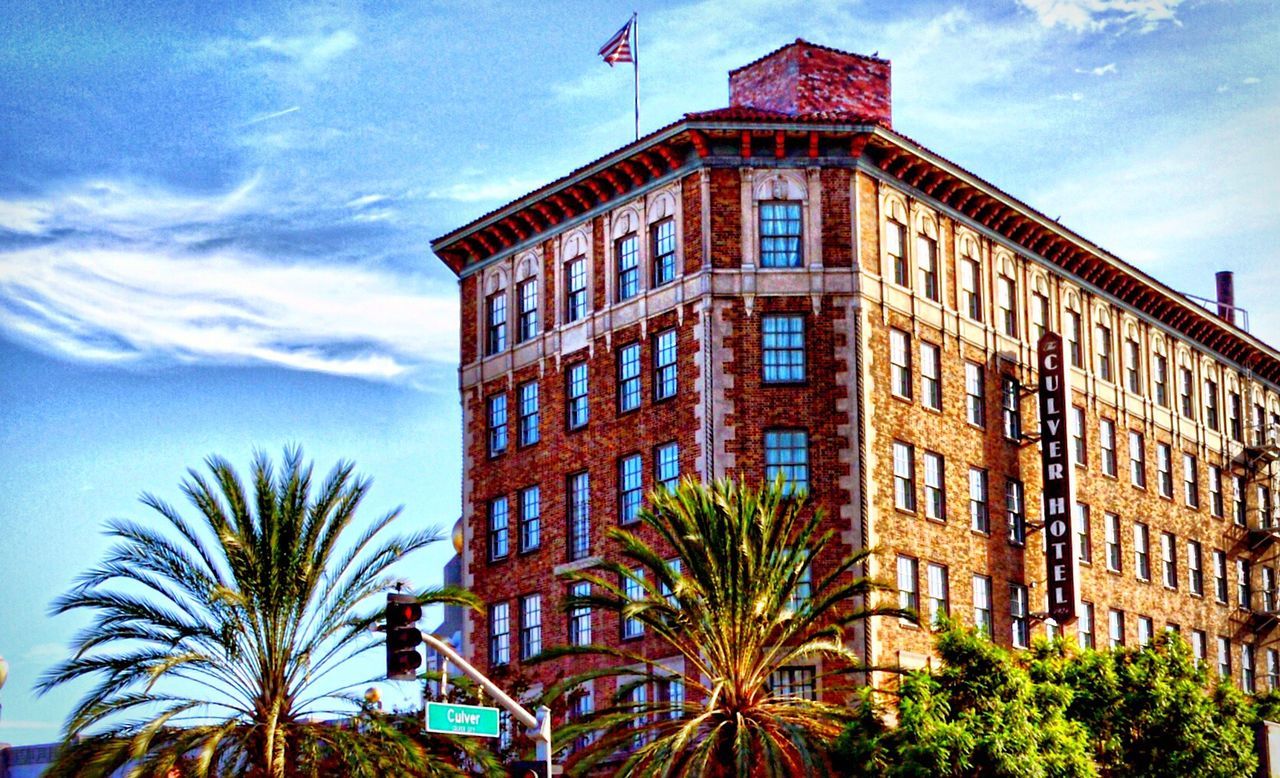 LOW ANGLE VIEW OF BUILDINGS AGAINST SKY