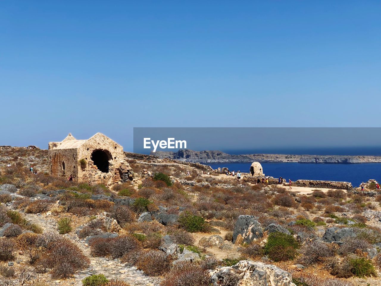 PANORAMIC VIEW OF SEA AND BUILDINGS AGAINST CLEAR SKY