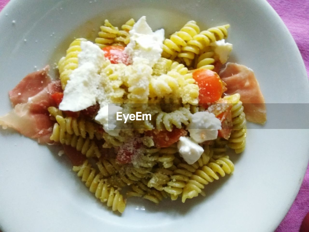 CLOSE-UP OF FOOD SERVED IN PLATE