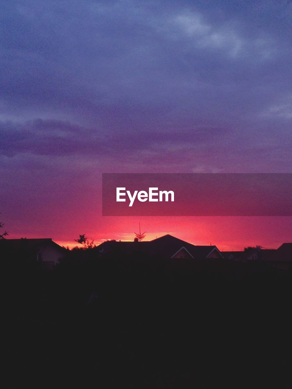 SCENIC VIEW OF LANDSCAPE AGAINST SKY DURING SUNSET