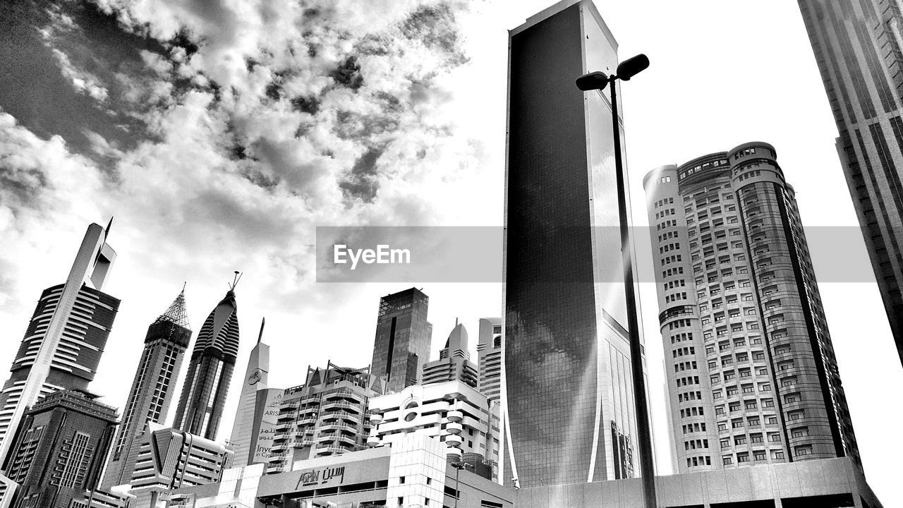 LOW ANGLE VIEW OF MODERN BUILDING AGAINST SKY