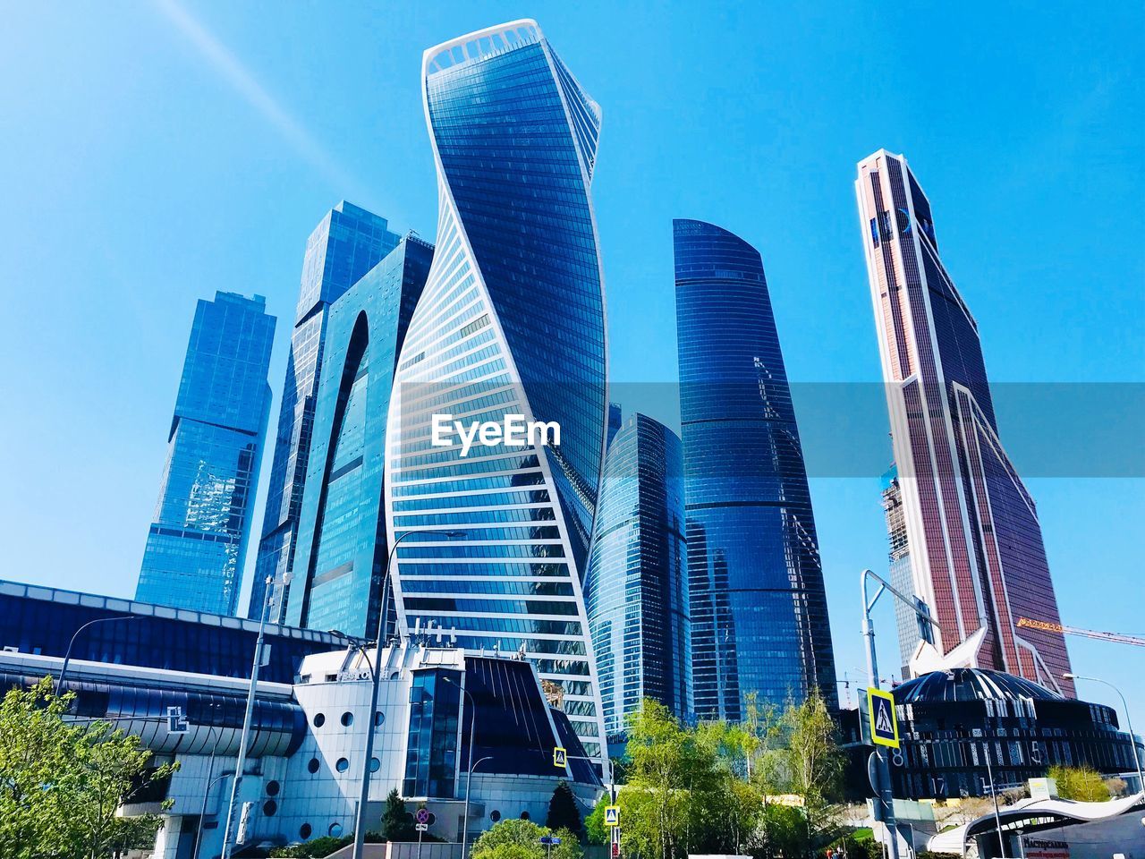 LOW ANGLE VIEW OF MODERN BUILDINGS AGAINST CLEAR SKY