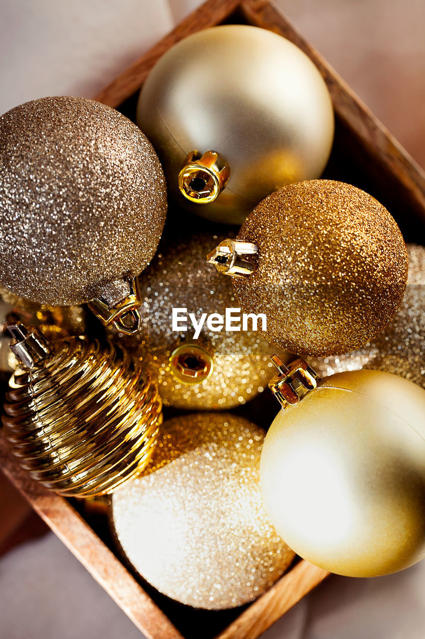 HIGH ANGLE VIEW OF CHRISTMAS DECORATIONS ON TABLE