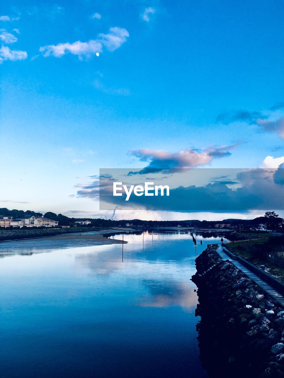 VIEW OF LAKE AGAINST SKY