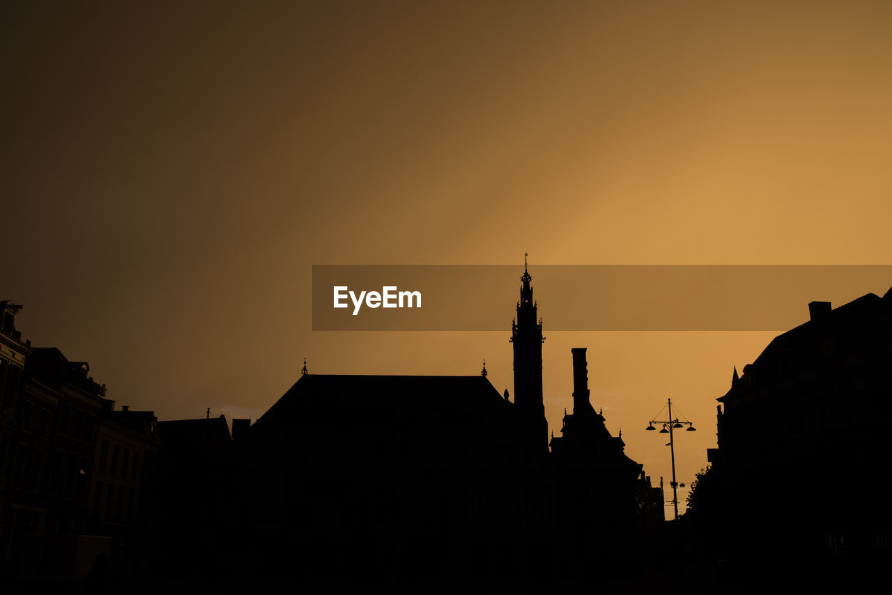 SILHOUETTE OF BUILDINGS IN CITY