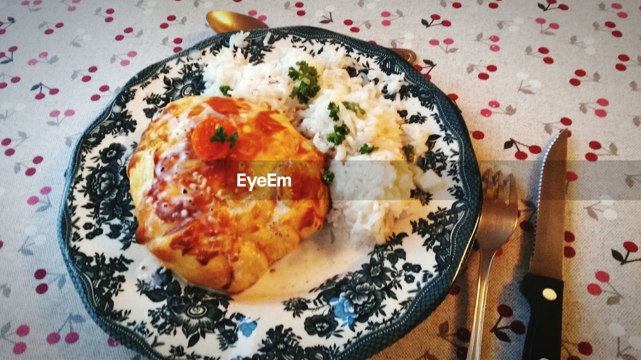 CLOSE-UP OF SERVED FOOD IN PLATE