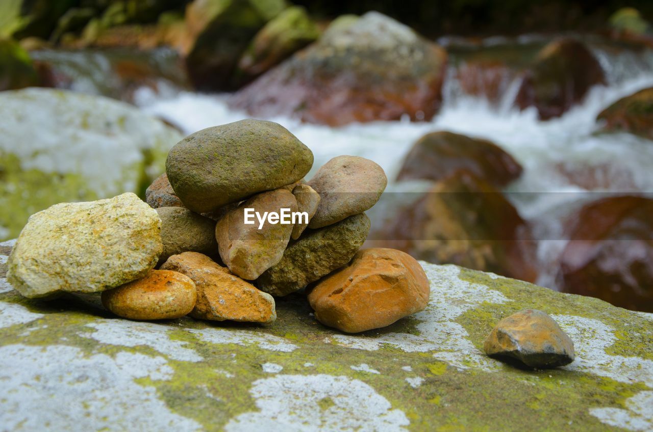 CLOSE-UP OF STONES