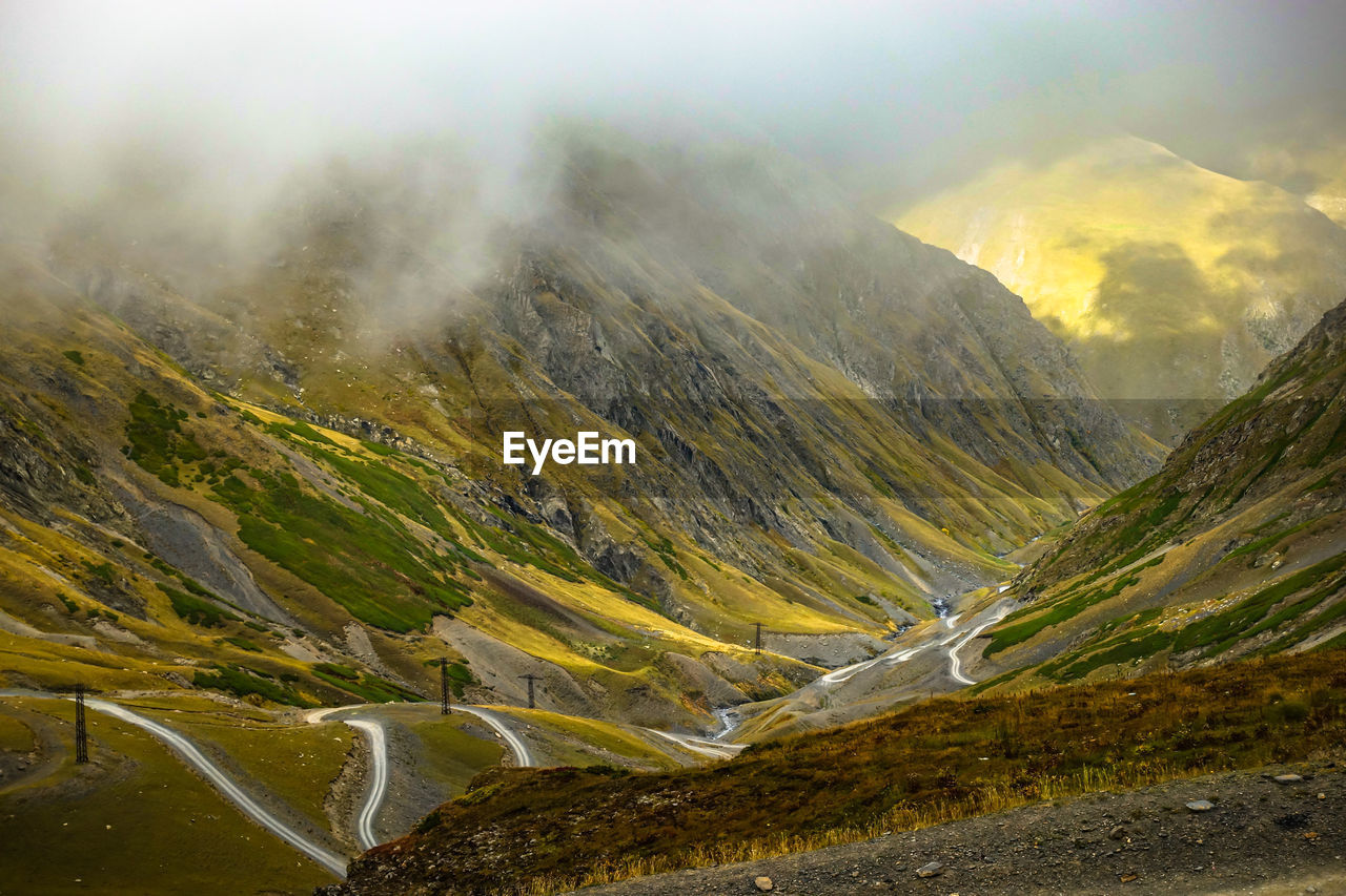 SCENIC VIEW OF MOUNTAIN RANGE AGAINST SKY