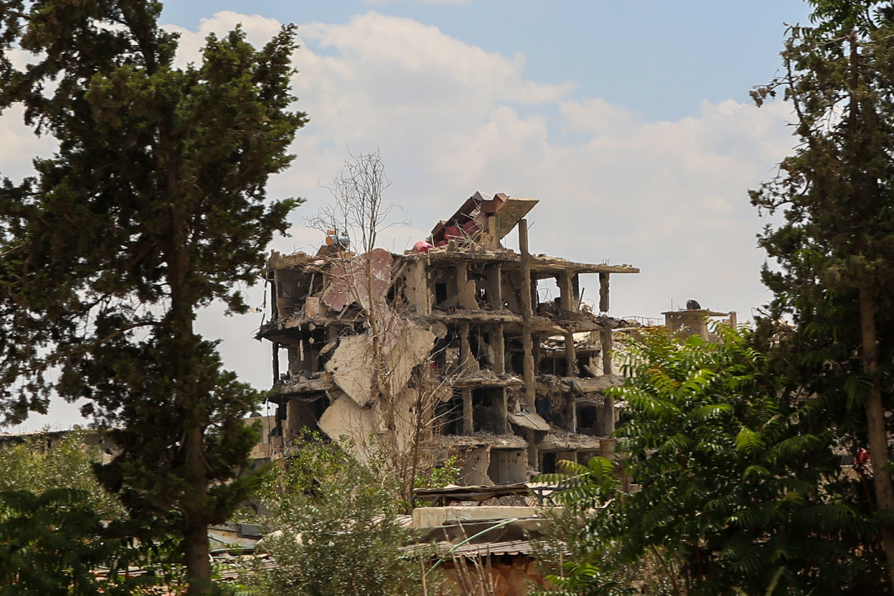 LOW ANGLE VIEW OF ABANDONED HOUSE AGAINST SKY