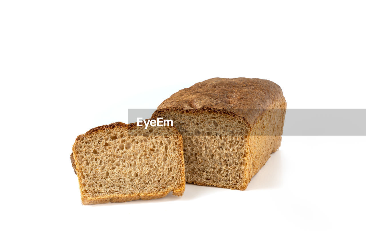 sliced bread, rye bread, bread, brown bread, white background, cut out, baked, food and drink, food, whole grain, wheat, loaf of bread, whole wheat, wellbeing, studio shot, rye, healthy eating, cereal plant, slice, freshness, indoors, no people, brown, dessert, crop, carbohydrate - food type, produce, simplicity