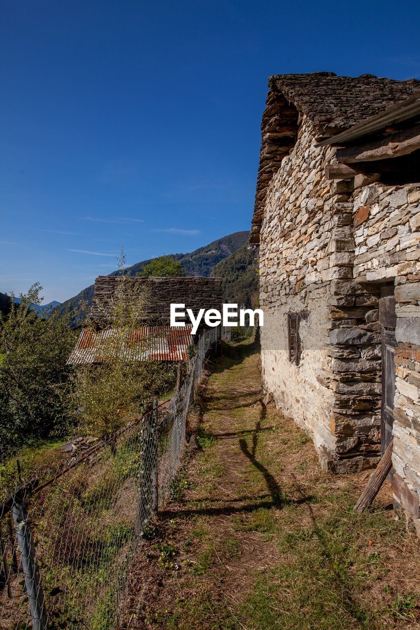 OLD RUIN BUILDING AGAINST SKY