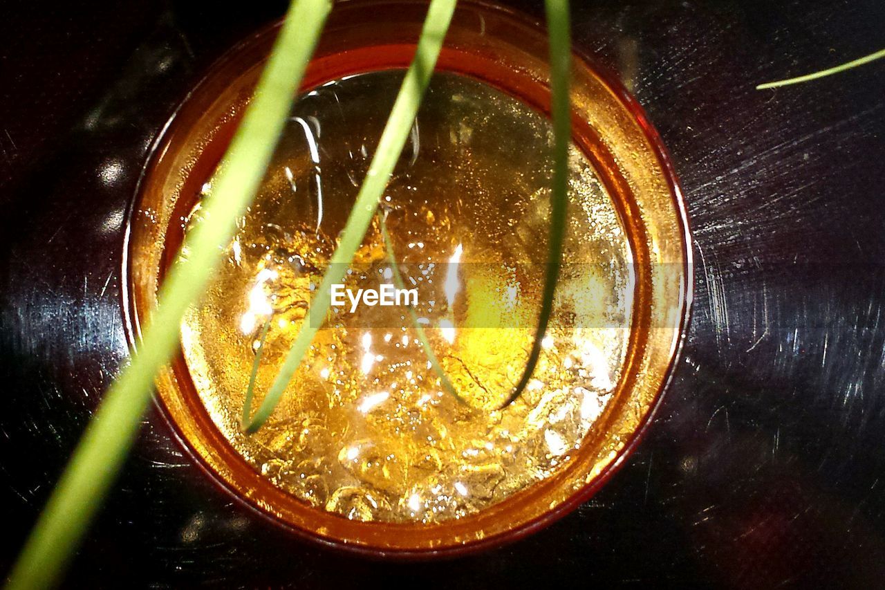 CLOSE-UP OF DRINK ON TABLE