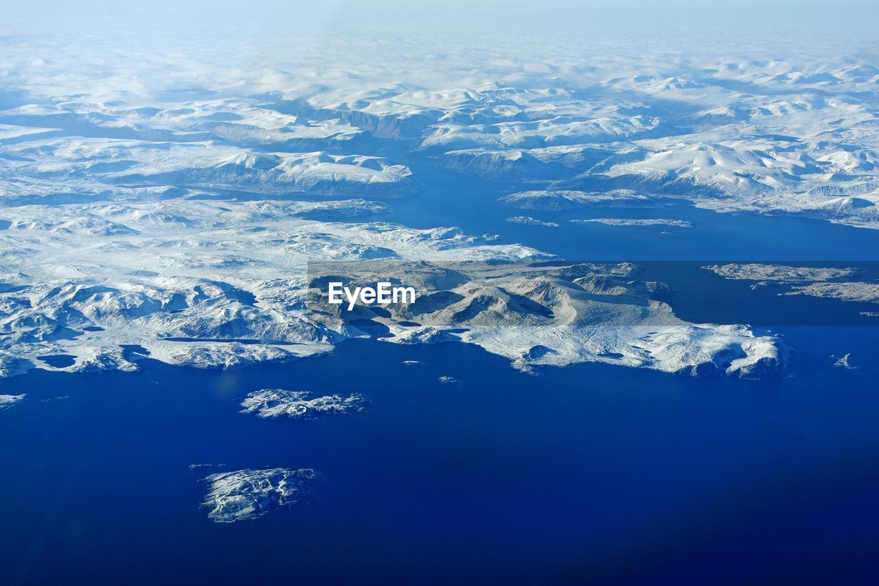 AERIAL VIEW OF SNOWCAPPED MOUNTAIN AGAINST SKY