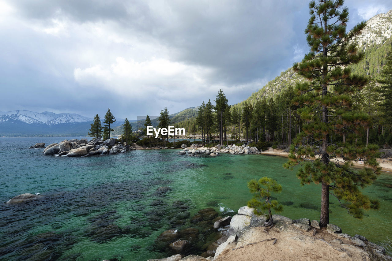 PANORAMIC VIEW OF SEA AND MOUNTAINS AGAINST SKY