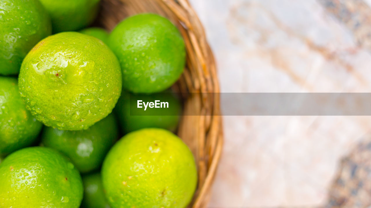 HIGH ANGLE VIEW OF FRUITS IN BOWL