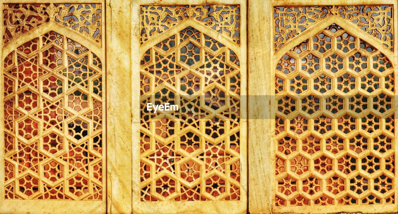 Full frame shot of taj mahal window