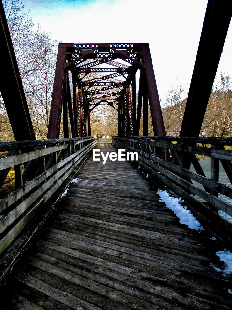 Bridge over river against the sky