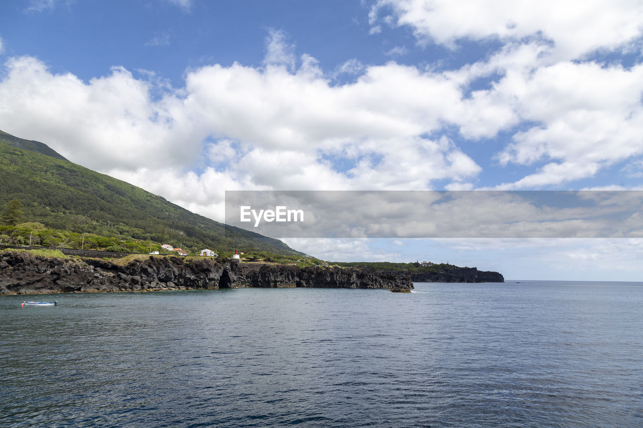 SCENIC VIEW OF SEA BY MOUNTAIN AGAINST SKY