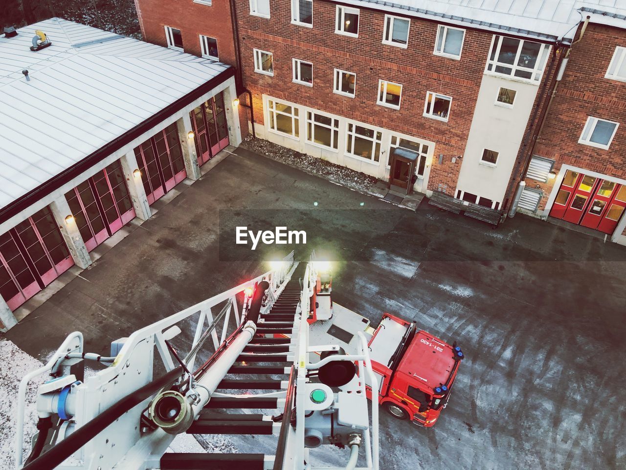 HIGH ANGLE VIEW OF BUILDINGS IN CANAL