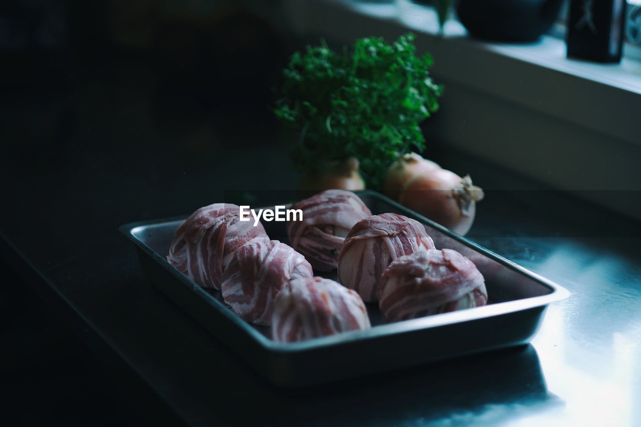 CLOSE-UP OF MEAT AND VEGETABLES ON TABLE