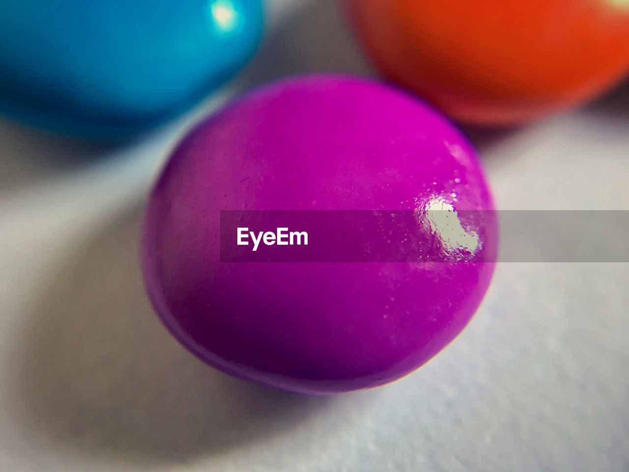 CLOSE-UP OF MULTI COLORED CANDIES